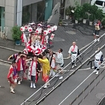 草津けんか神輿 Sea Queenすたっふるーむ